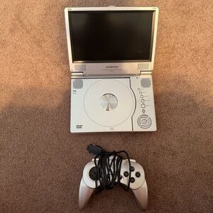 AUDIOVOX® 8° LCD MONITOR & DVD PLAYER D1812 W/CONTROLLER VINTAGE 2000s (AS-IS)